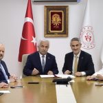  YÜZME HAVUZU YAPIM SÖZLEŞMESİ İMZALANDI